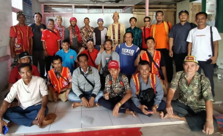 LMA-DT Gelar Sosialisasi Adat di Desa Sansat, Benua Kapuas Jaya