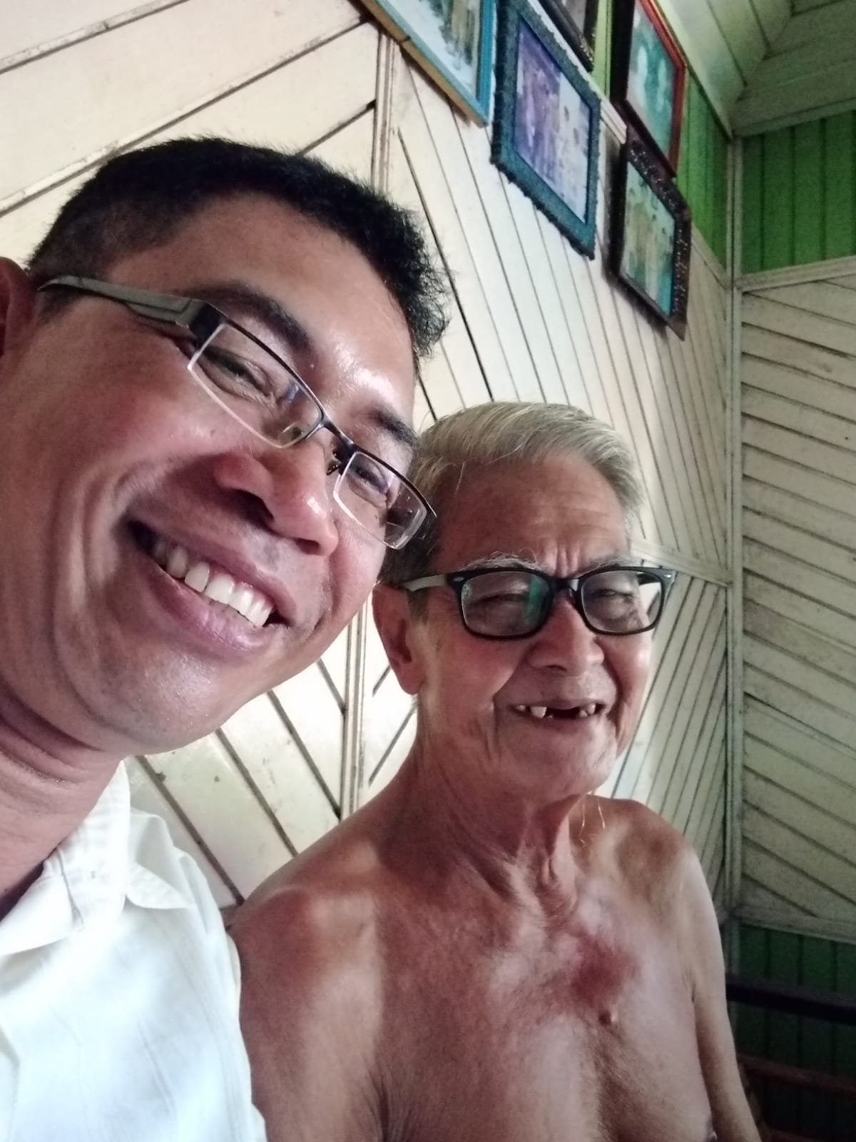 Patih Mangku Adat LMA-DT, Arianto, melaksanakan kegiatan silahturahmi bersama salah satu Sepuh Adat Dayak Tobag, Bapak AFH. Salim.