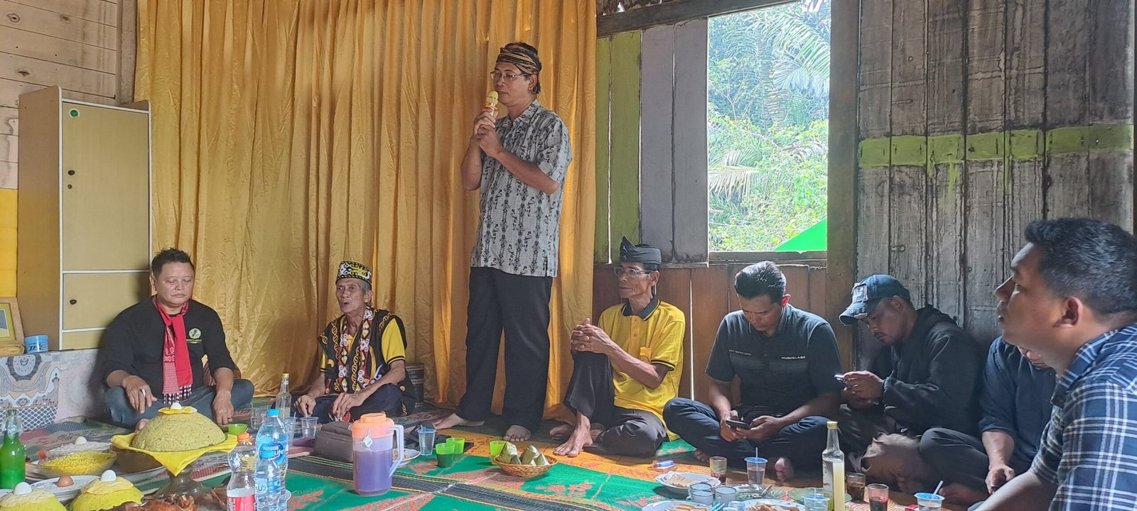 Ritual Meruba Tiang Bendera Keramat Raja Tungkat Rayat Digelar di Desa Beginjan