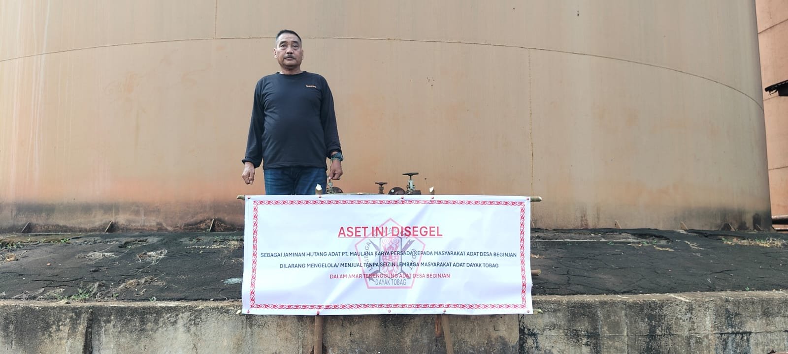 Pemasangan Baliho Penahanan Aset PT.MKP – Tayan Hilir