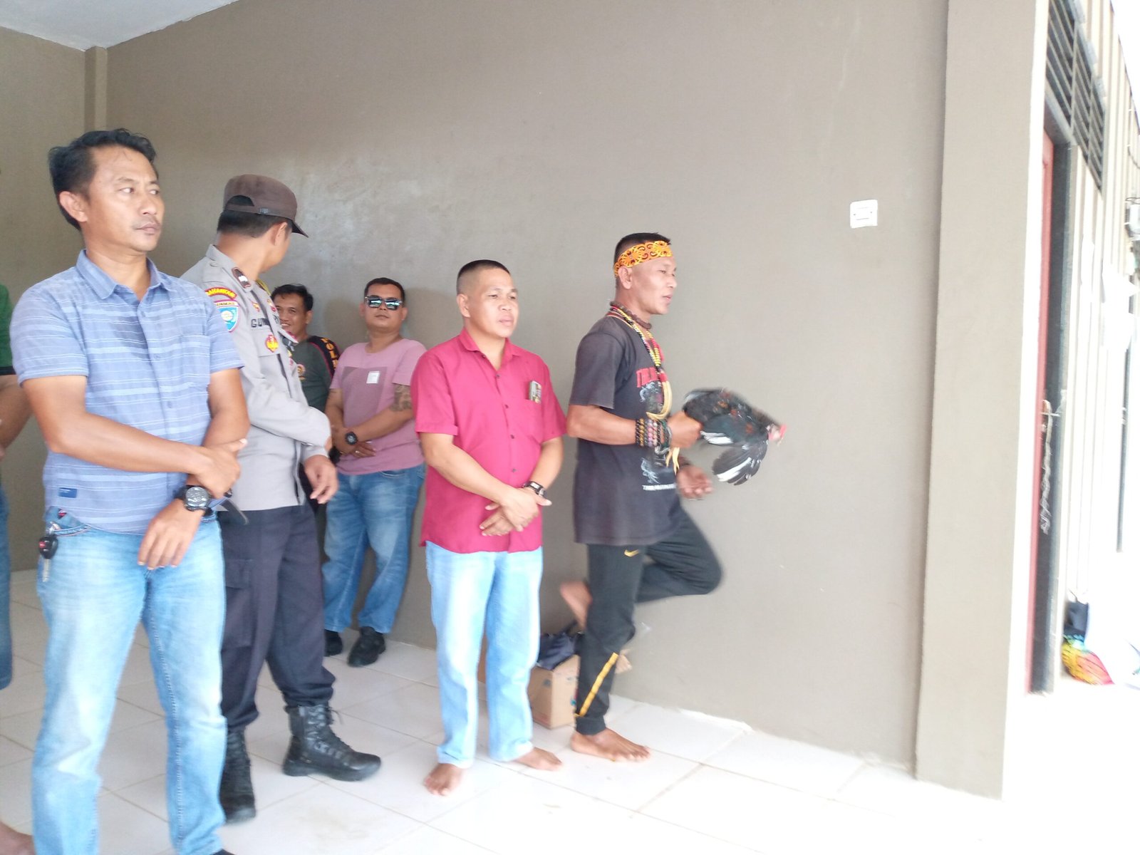 Melakukan Ritual Pemberangkan Kontingen DAD Tayan Hilir ke Gawai Nosu Minu Podi XXI – Tayan Hilir