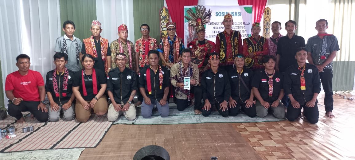 Melaksanakan Sosialisasi dan Pengukuhan Pengurus Adat Ketumenggungan Sekucing Kualan – Simpang Hulu, Ketapang