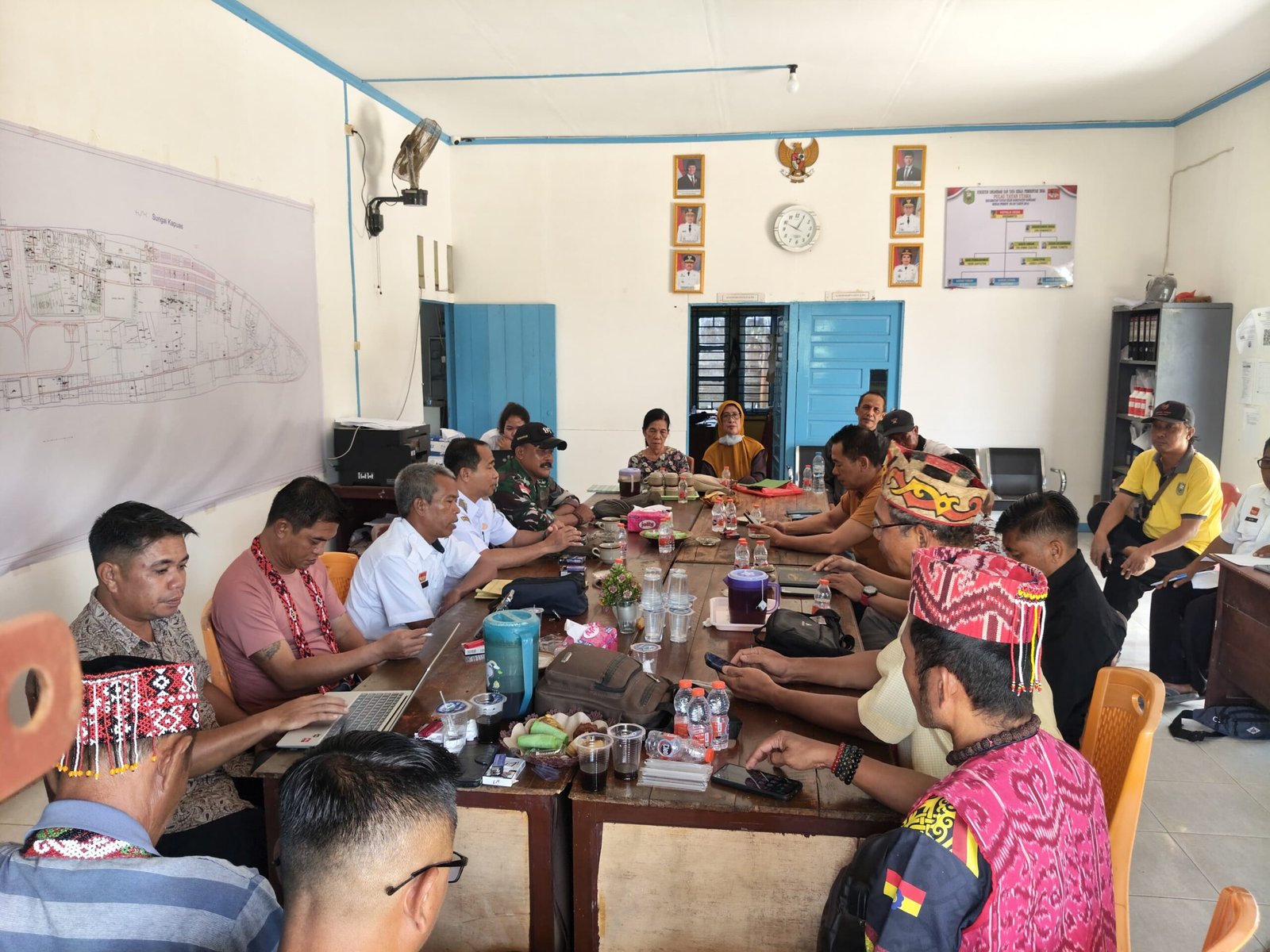 Menghadiri pertemuan lanjut terkait masalah tanah LMADT yang diklaim pihak lain – Tayan