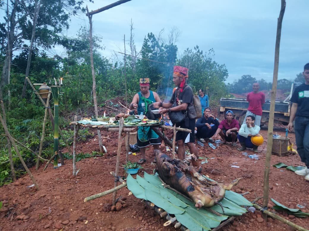Menghadiri Ritual Ngrimah Tanah Ae’ di Desa Subah – Tayan Hilir